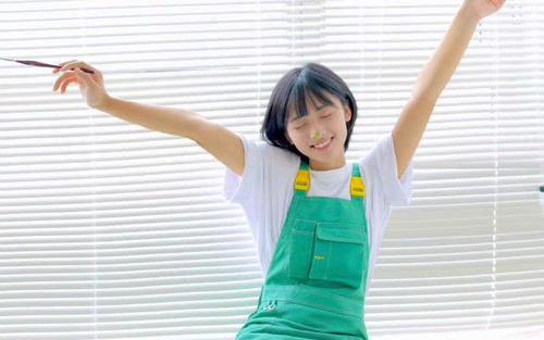 沈月能不能别再穿牛仔裤了？简直是一言难尽，网友：看不下去了！