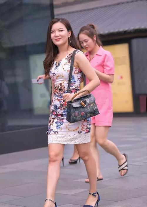  [舒适]兼具优雅与舒适，修身短裙就是这么实用
