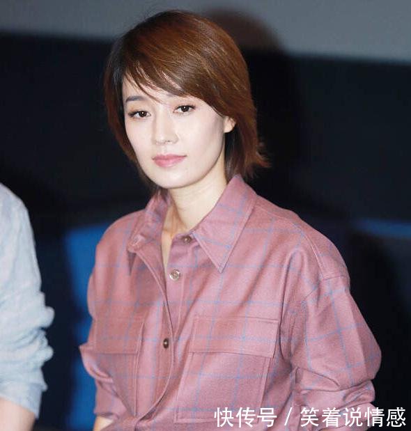 马伊琍真拼，穿这么紧的裤子还塞衣服，网友小肚子都勒出来了！