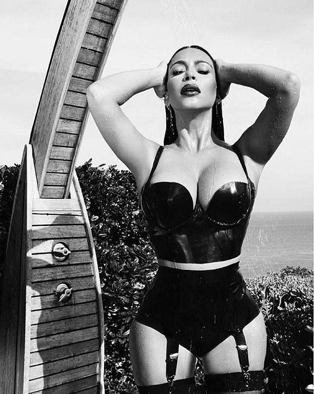 卡戴珊瘦成108斤，依旧性感迷人，只是衣品竟然成这样？