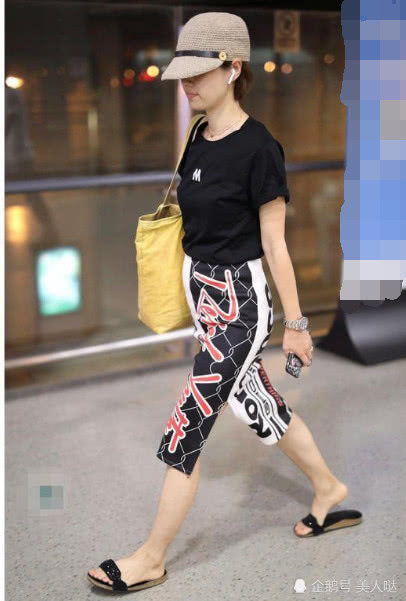 马伊琍够狠！短裤上提0.5cm就全露了，网友：要有这腿我天天这样