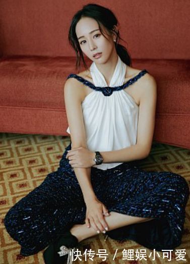 张钧甯出席活动，穿白色交叉露肩上衣配阔腿裤，锁骨让人羡慕！