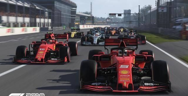  网上■F1跑车比赛临时转为网上 大牌明星赛车手虚似赛道狂飙
