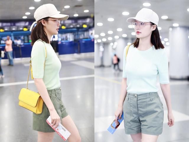 李沁衣品向来不错，紫色T恤配短裙嫩到飞起，脚下的鞋却一言难尽