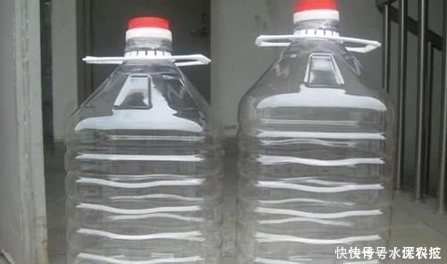 砧板|厨房油桶别扔,简单剪几刀,压砧板边,谁见了都夸