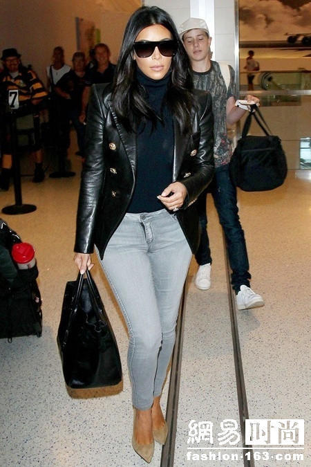 卡戴珊这么富 但她穿的衣服真的都不是啥值钱货