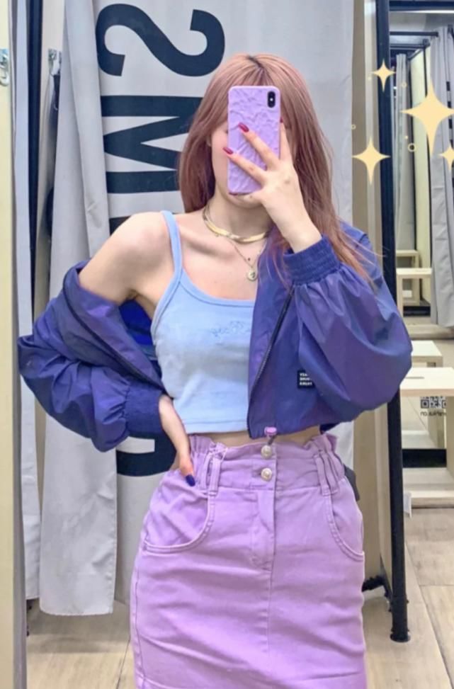  「穿法」小个子女生穿衣不好看？不如试试短裙+上衣的穿法，时髦又显高