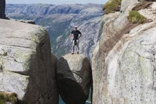 全球最会“骗人”的景区，一块石头拍出的奇观，引无数游客吐槽