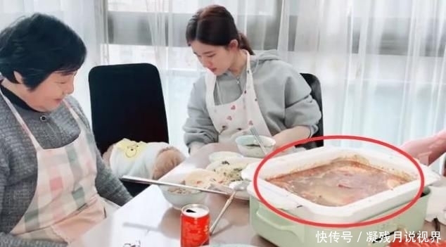 奶奶:赵露思和奶奶直播吃饭,谁看清她吃的啥?才懂啥是“吃不胖”体质