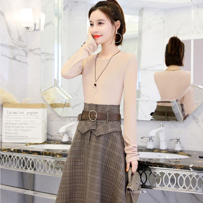 入秋新发现一种“遮肉裙”，显瘦显白，特适合有小肚子的微胖女人