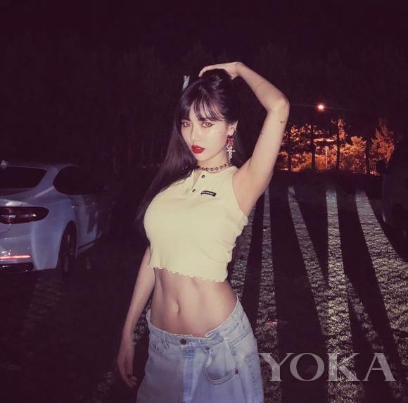 帅气性感女神泫雅 解锁夏日清凉穿搭