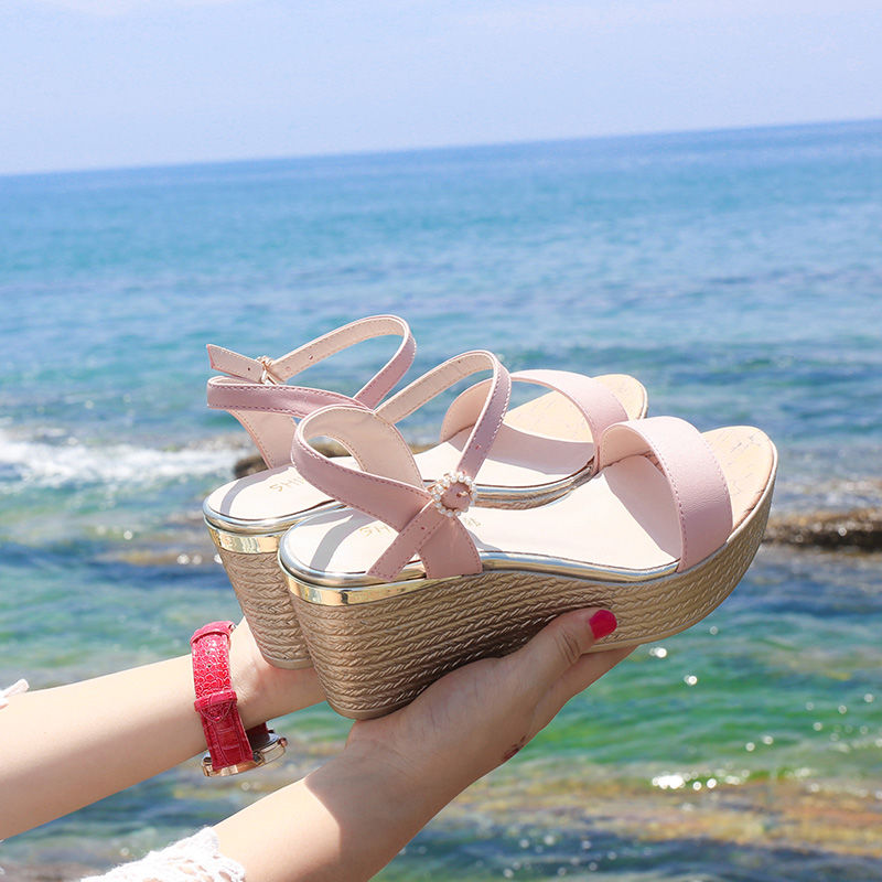 30-40岁女人穿高跟鞋崴脚?这几双坡跟鞋，走路轻松有女人味