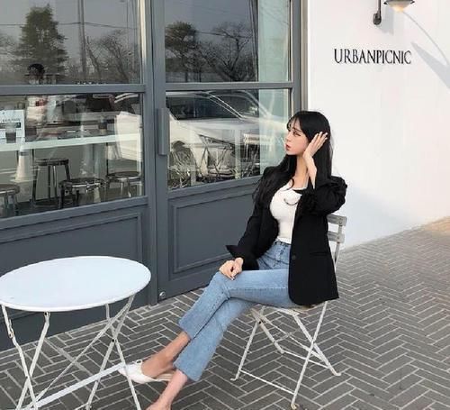  【个性】紧身牛仔裤充满别致感，简洁利落穿衣风格，彰显不同个性！