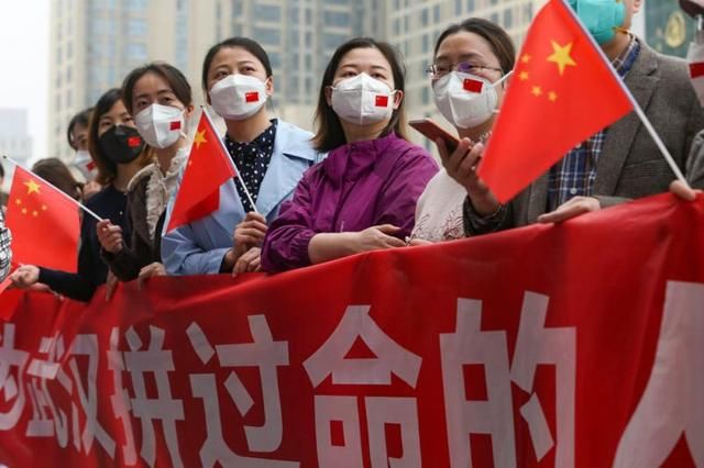  「泪目」上海第三批援鄂医疗队启程返沪，战友送别，场面泪目……
