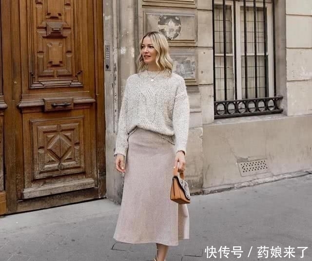  『博主』40岁过后的女人，放弃短裙配打底裤吧！看这位博主这样穿，太美了