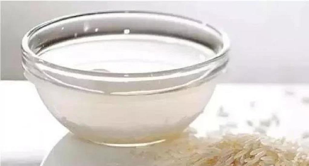 #皮肤问题#一碗淘米水加“它”敷脸,不出半个月赶走色斑暗沉,皮肤白嫩细腻