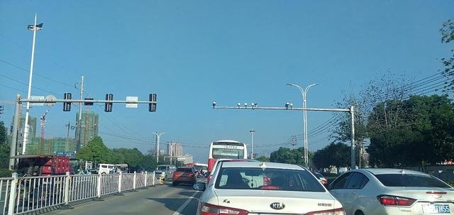  汽车■当听到汽车的喇叭响3下,你知道什么意思吗?老司机:懂了在