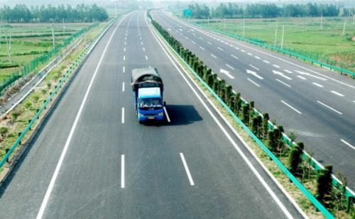  我国@在我国，为什么高速公路要比地面高出来很多？你可能想不出