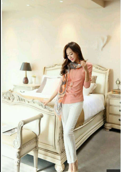 紧身裤充满了迷人的魅力感更显端庄又有韵味,有青春活力的气息