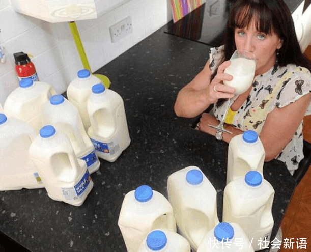 女子不吃饭只喝奶坚持了20年, 身体发生了翻天覆地的变化, 如今55