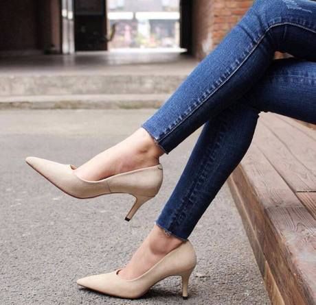 一双尖头单鞋有魅力，性感高跟鞋，让你提升气质