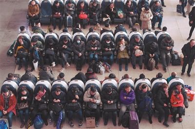 巨变十年间 游子归家路