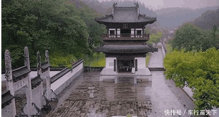 这寺庙门票260元,进去还变相收费,游客:给钱我都不敢去第二次