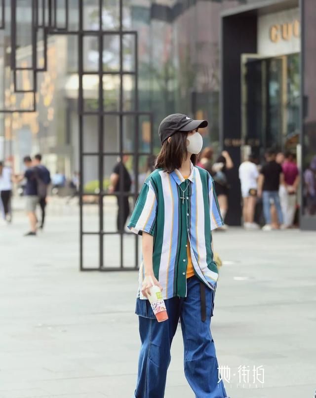  「选择亮色」这些搭配让人眼前一亮,很是吸引人,让你穿出与众不同的美
