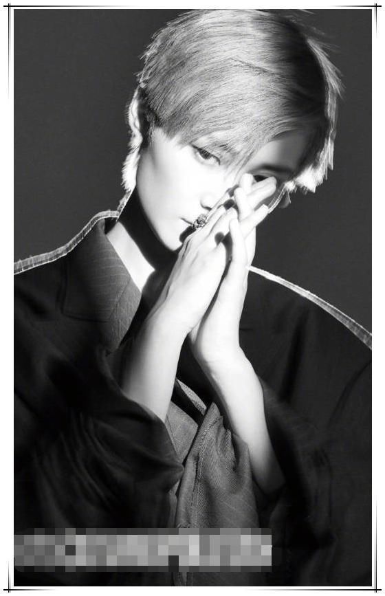 本以为戚薇登杂志封面够帅的了，可看到李宇春，我瞬间沉默了!