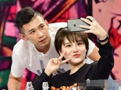 赵本山女儿公开恋情一个月后男方宣布分手，曝女方欺骗且私生活乱