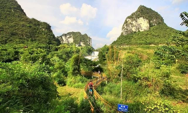 德天瀑布周边瀑布群,如此壮观还在公路旁,本地人:0门票,服不服