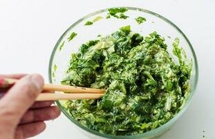 农村野草，被称为北虫草 长到地里是大麻烦，却买到了15一斤。