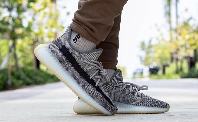  独树一帜■独树一帜的黑色侧透！Yeezy 350 V2“Zyon”下月登场