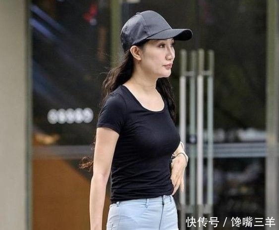  『自带』街拍：清澈甜美，优雅浪漫的女神，清新脱俗自带气质
