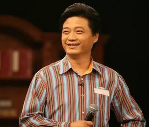 黄毅清连发十几条微博称崔永元包养情妇，微博中五个字暴露了真相