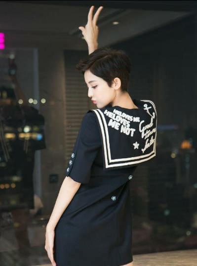 19岁关晓彤撞衫25岁娜扎,这差距不是一个6岁就能说明问题的