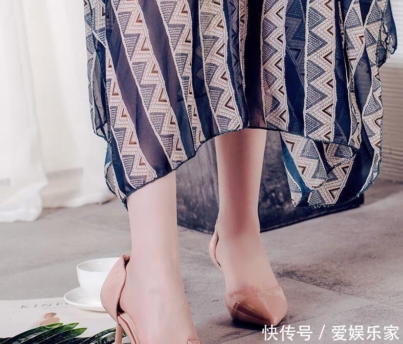  「女人」高跟鞋会让女人魅力提升，酒杯跟的设计，满满的优雅气质