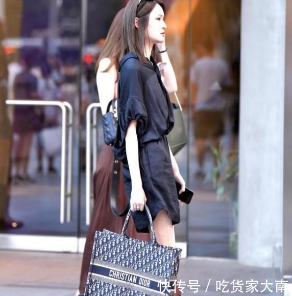 『位美女选择』街拍美女：时尚漂亮的紧身裙小姐姐，甜蜜动人，很有吸引力！