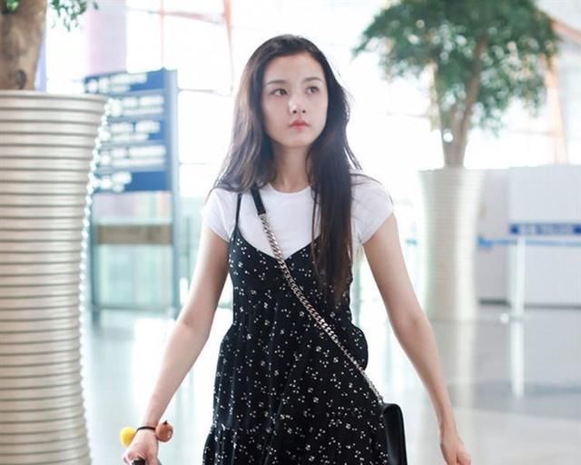 轻松赚回头率的单品就是它了！宋祖儿陈乔恩早就穿上啦