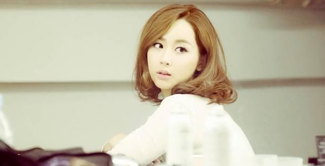  [严严实实]阿娇阿Sa穿防护服戴面罩,杨紫披雨衣加手套,明星开启复工模式防护措施哪家强？