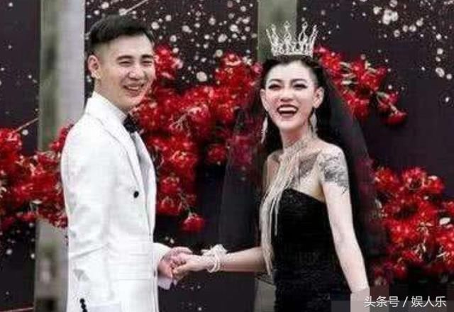 抖音“黑纱新娘”一身纹身，被誉为“最酷”新娘，私下素颜照惊人