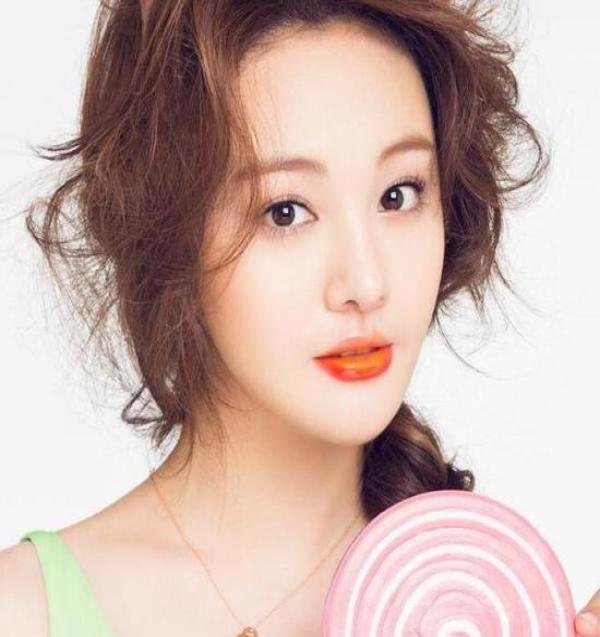 郑爽父亲发文怒怼谣言霸气护女 盘点娱乐圈老父亲宠女儿N种方式