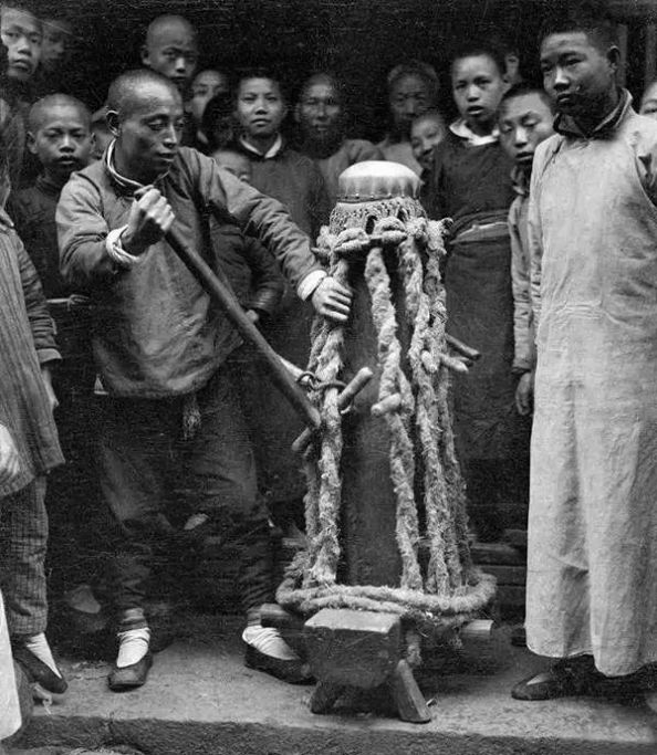  「发现」美国人在鞋盒里发现了6000张中国老照片