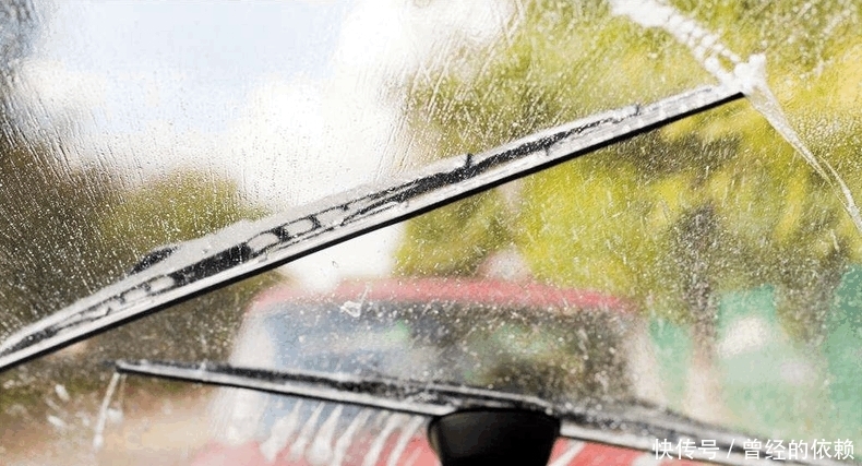  发生：为什么车祸发生时, 雨刷会自己快速摆动