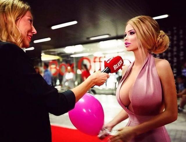 全世界最接近芭比娃娃的姑娘，但是这画风，你真心感受一下