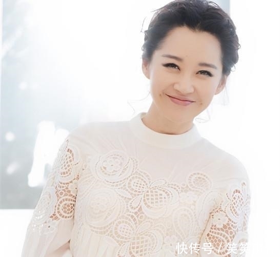 「 高级」剪掉十年长发却意外时尚高级，至少年轻20岁，50岁许晴也太惊艳了