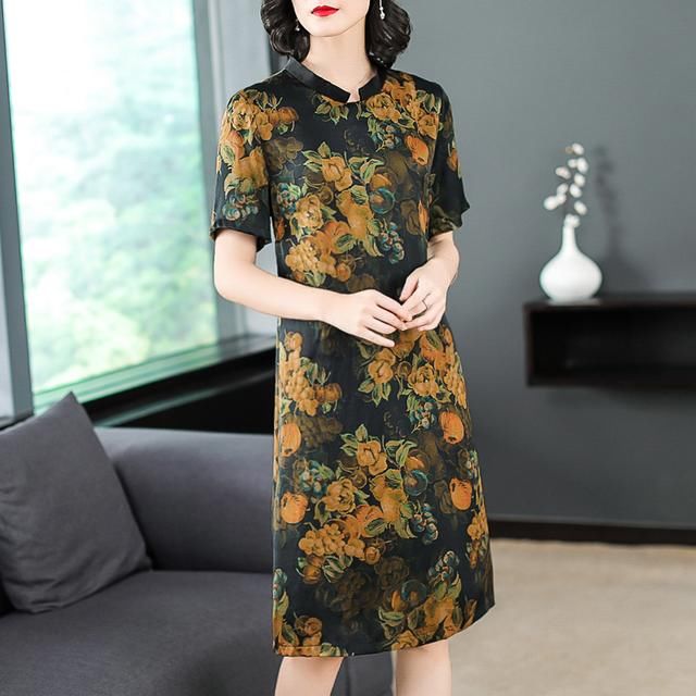 52岁老婆像39岁姑娘，都因穿了这“欧货”真丝裙，高贵美嫩