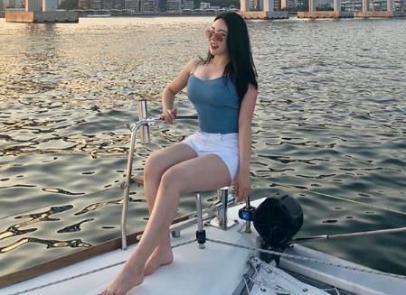 36岁职业车模坚持健身7年，塑造身材曲线来展现成熟女性的魅力!