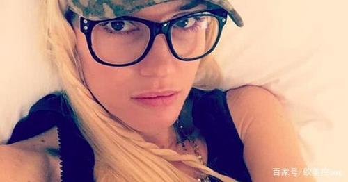 这些好莱坞女神们说自己发的是素颜照,可有的还能看出化妆的痕迹