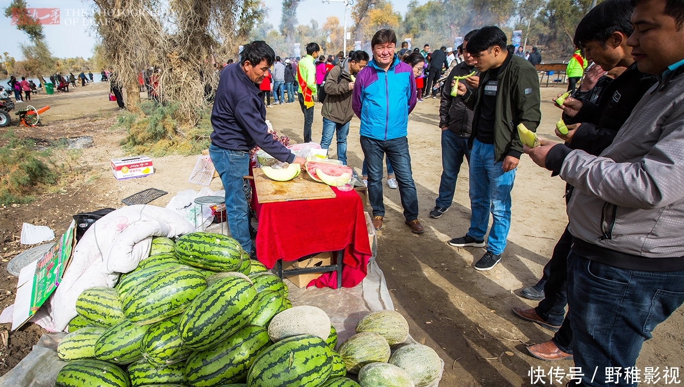 新疆大哥路边卖哈密瓜，1.5元一斤，吃完手上一层黏糊糊的东西